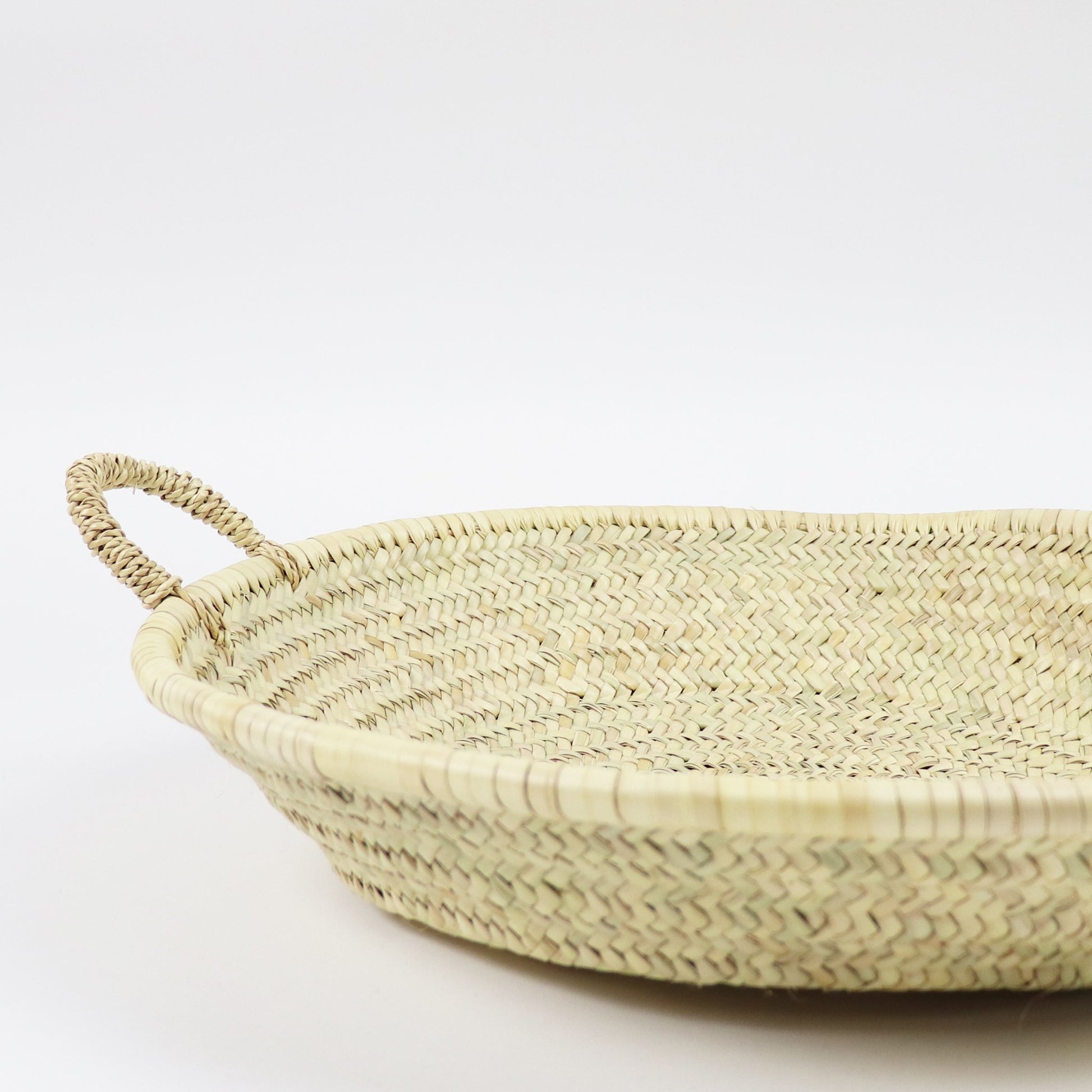 Woven plate in natural color made from palm leaf 
